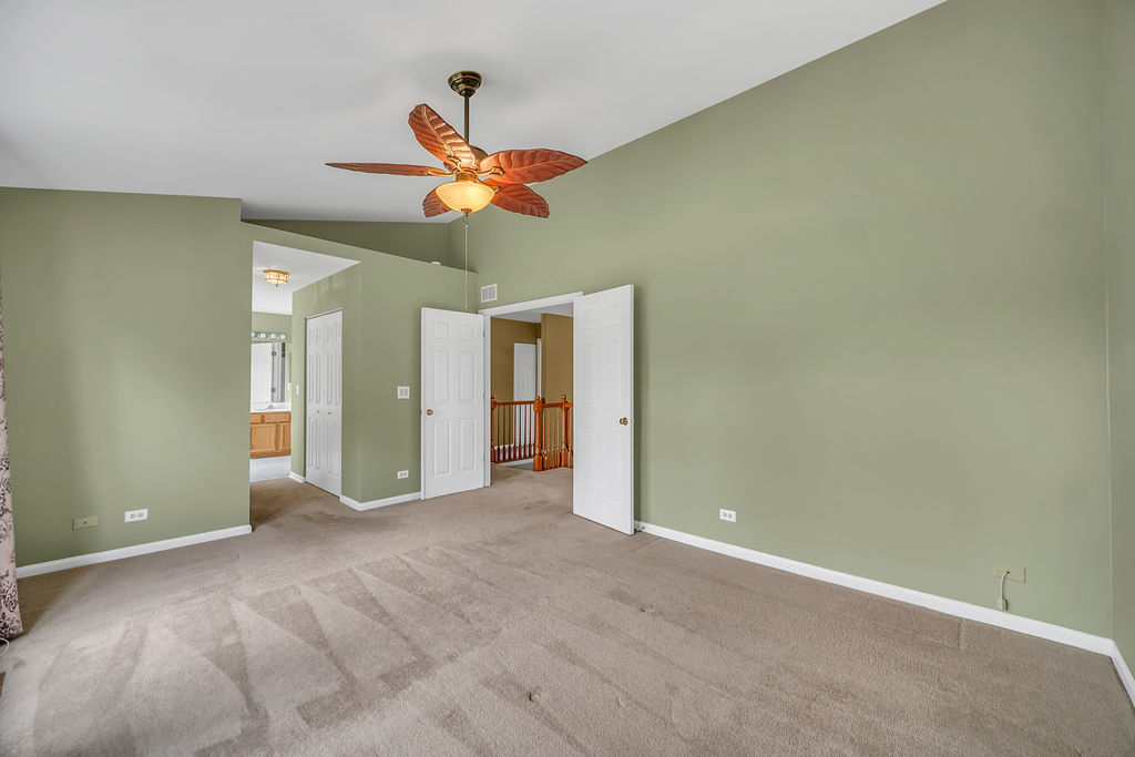 1201 Mayfair Drive, Carpentersville, IL 60110
