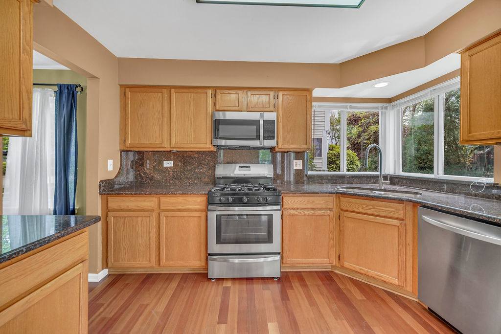 1201 Mayfair Drive, Carpentersville, IL 60110