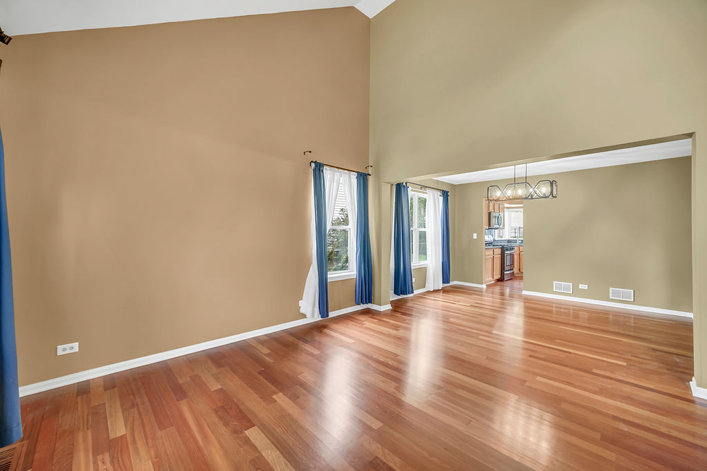 1201 Mayfair Drive, Carpentersville, IL 60110