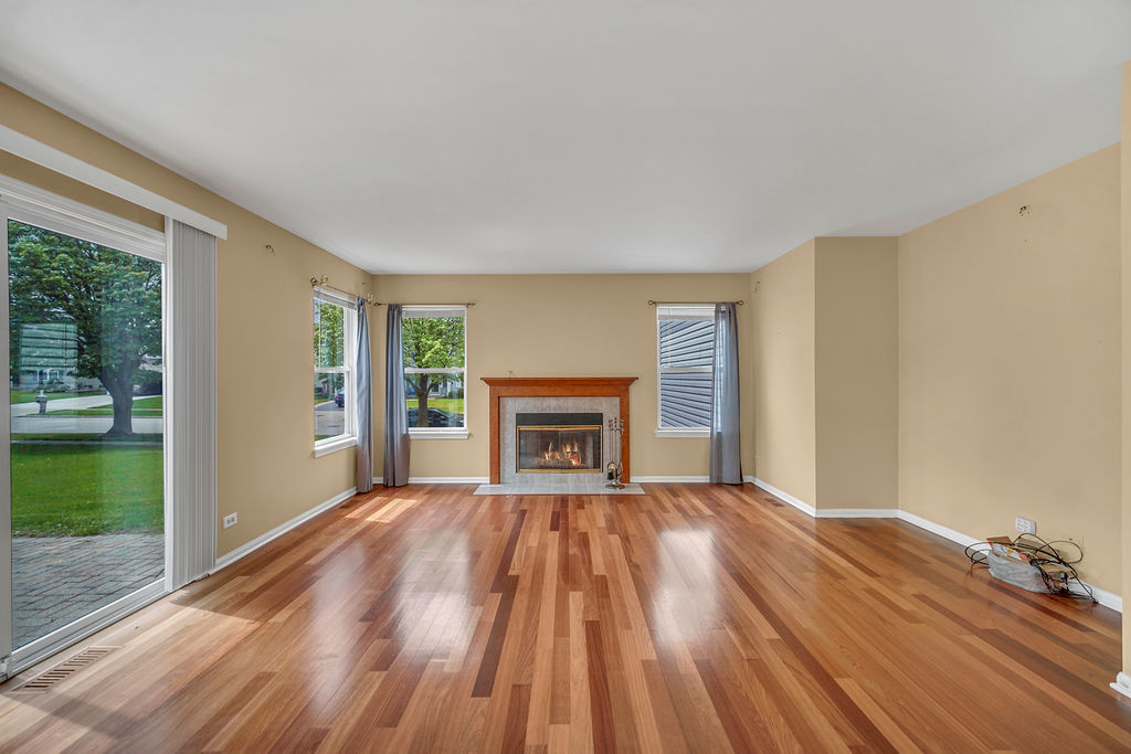 1201 Mayfair Drive, Carpentersville, IL 60110