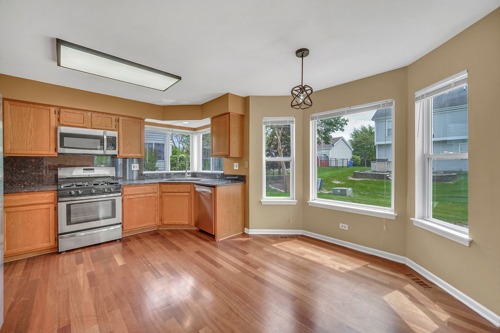 1201 Mayfair Drive, Carpentersville, IL 60110