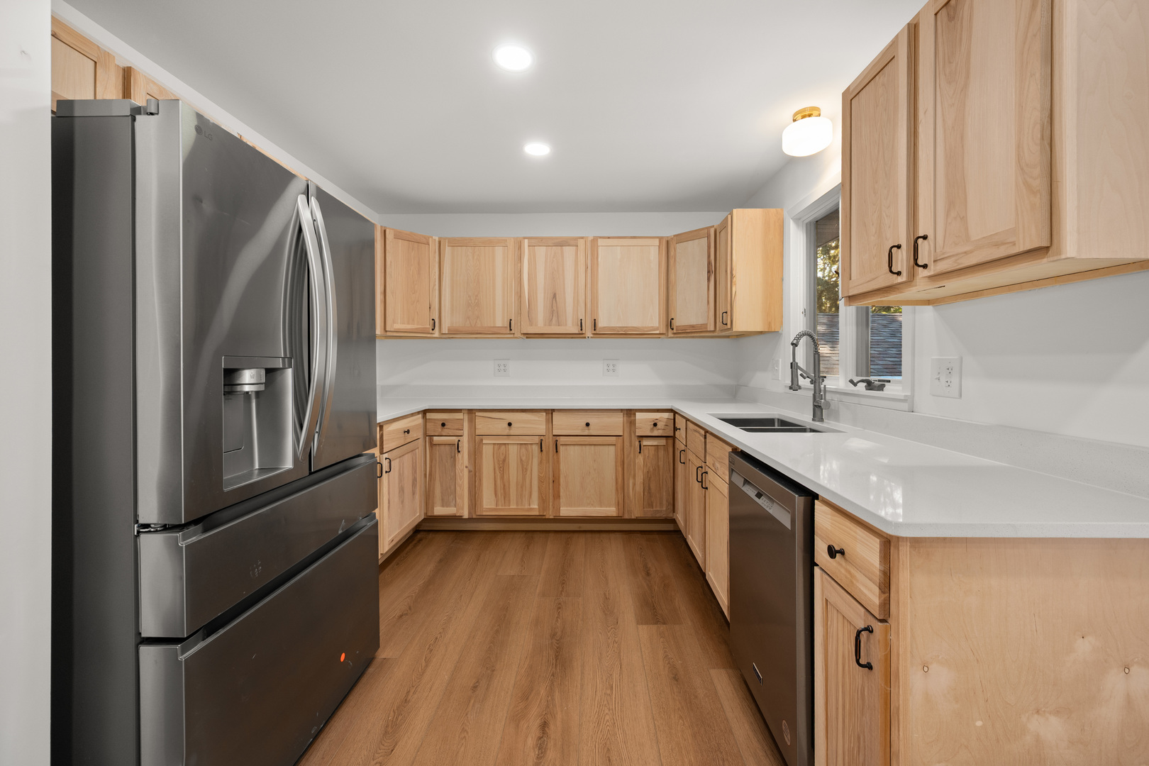 341 N View Street, Hinckley, IL 60520