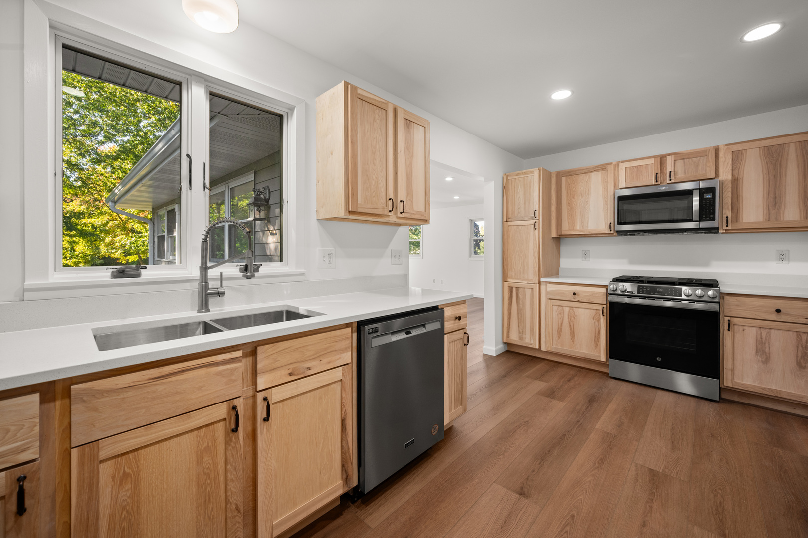 341 N View Street, Hinckley, IL 60520