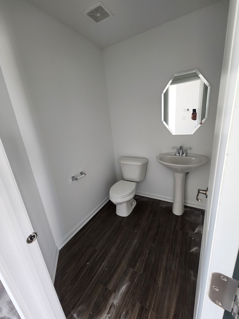 1033 Atterberg Road, South Elgin, IL 60177