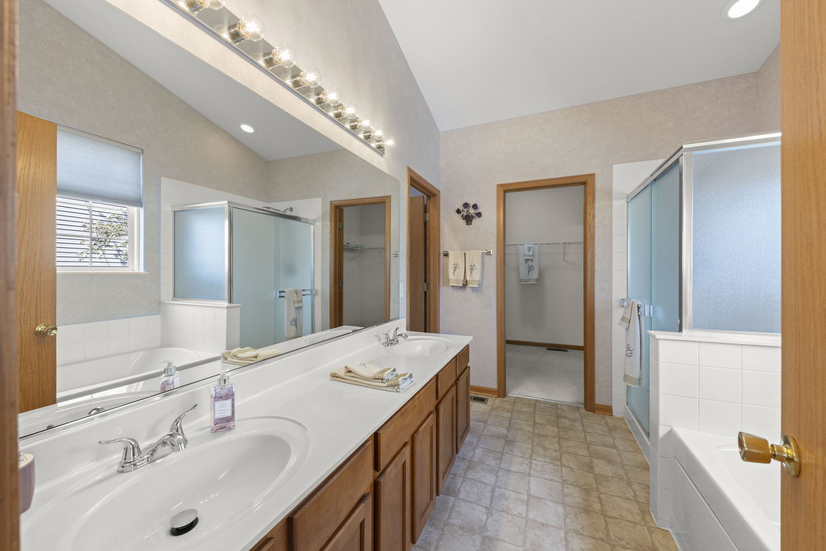 306 Austin Drive, Shorewood, IL 60431