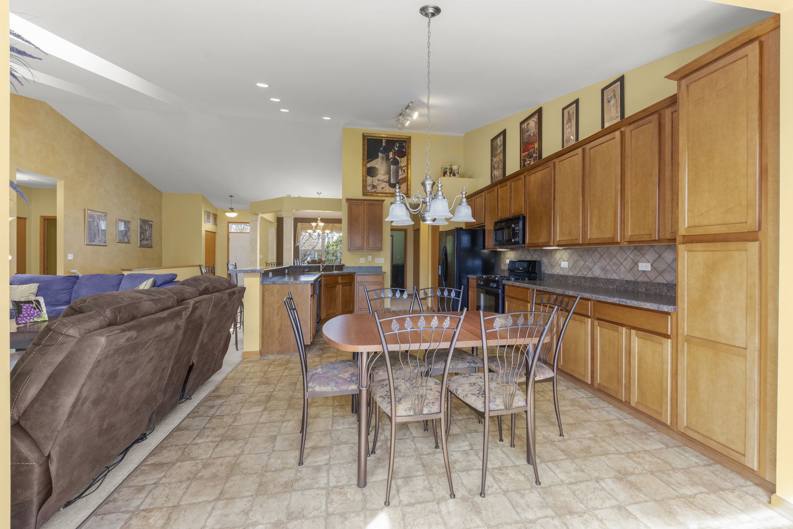 306 Austin Drive, Shorewood, IL 60431