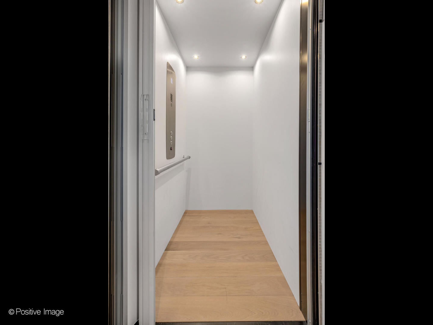 225 Burlington Avenue #TH1, Clarendon Hills, IL 60514