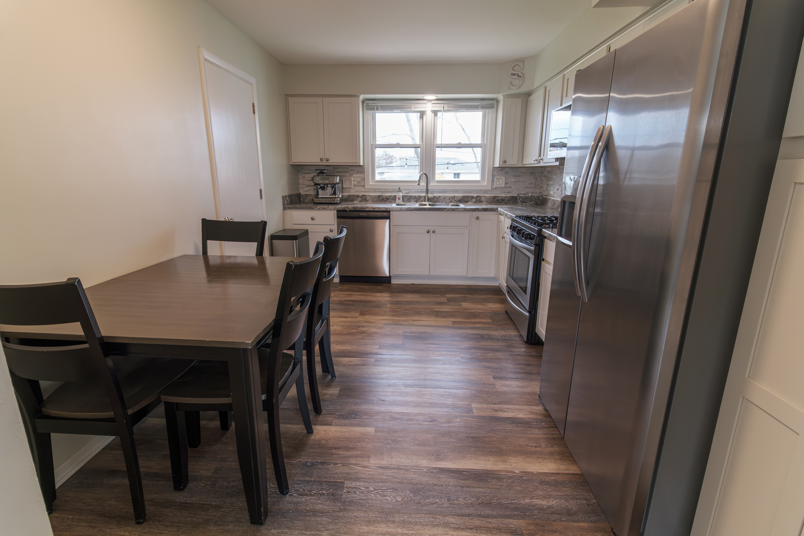 2414 Deerpath Drive, Lindenhurst, IL 60046