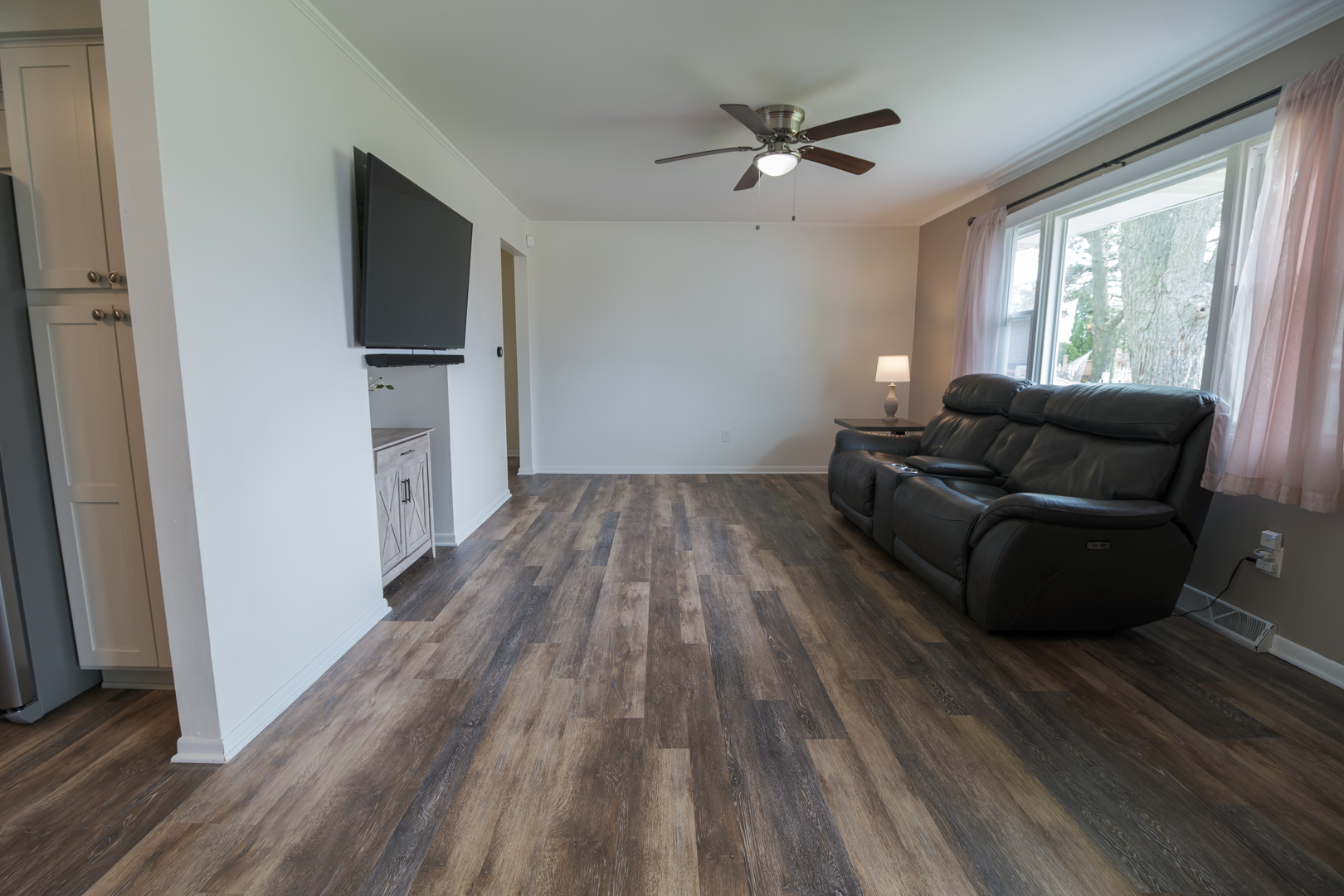 2414 Deerpath Drive, Lindenhurst, IL 60046