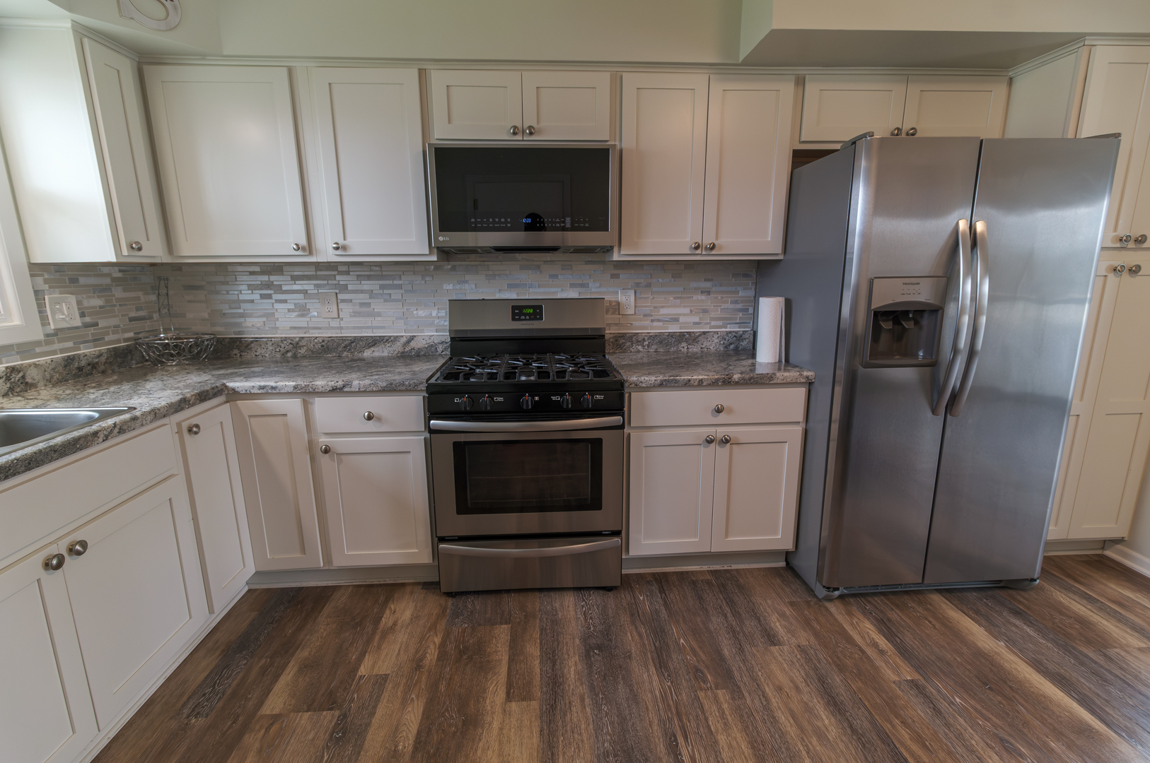 2414 Deerpath Drive, Lindenhurst, IL 60046