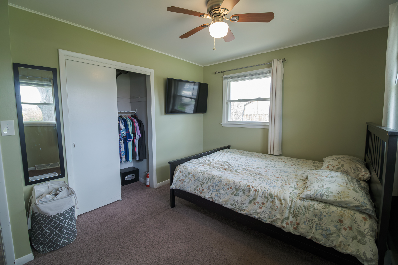 2414 Deerpath Drive, Lindenhurst, IL 60046