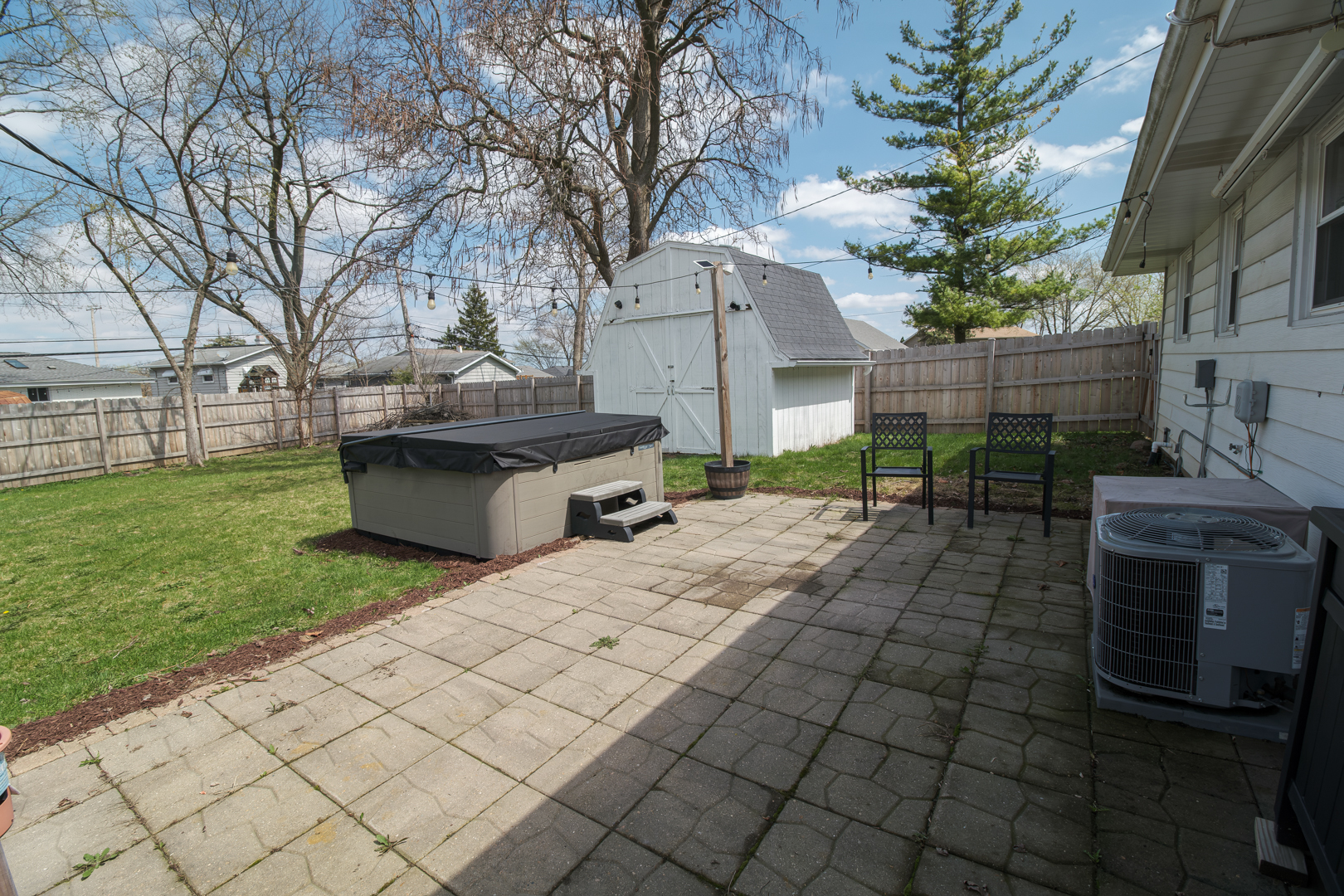 2414 Deerpath Drive, Lindenhurst, IL 60046