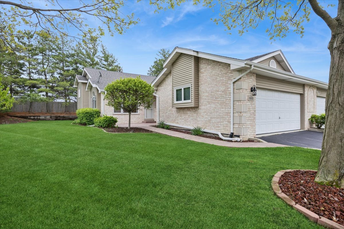 16101 Lake Villa Avenue, Tinley Park, IL 60477