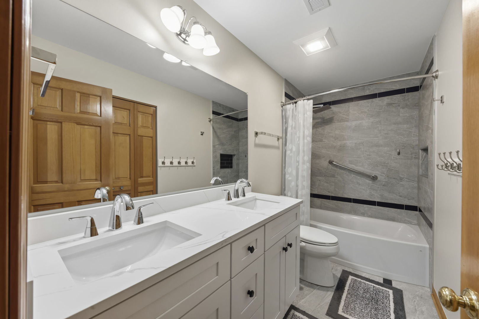 4108 Schillinger Drive, Naperville, IL 60564