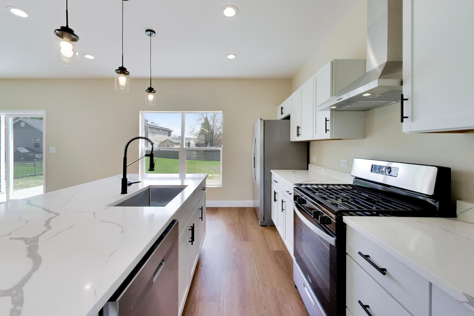 239 Parker Avenue, Aurora, IL 60505