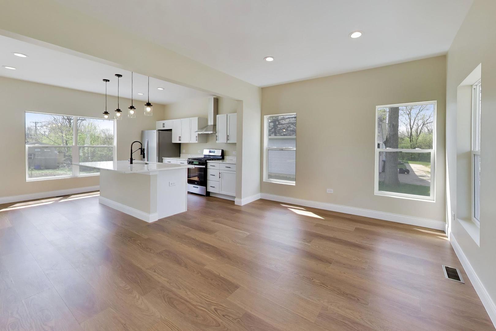 239 Parker Avenue, Aurora, IL 60505