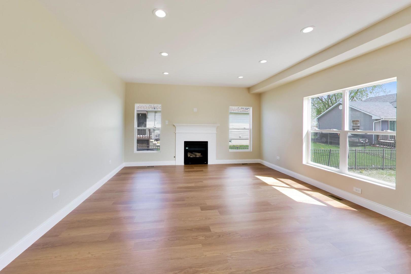 239 Parker Avenue, Aurora, IL 60505