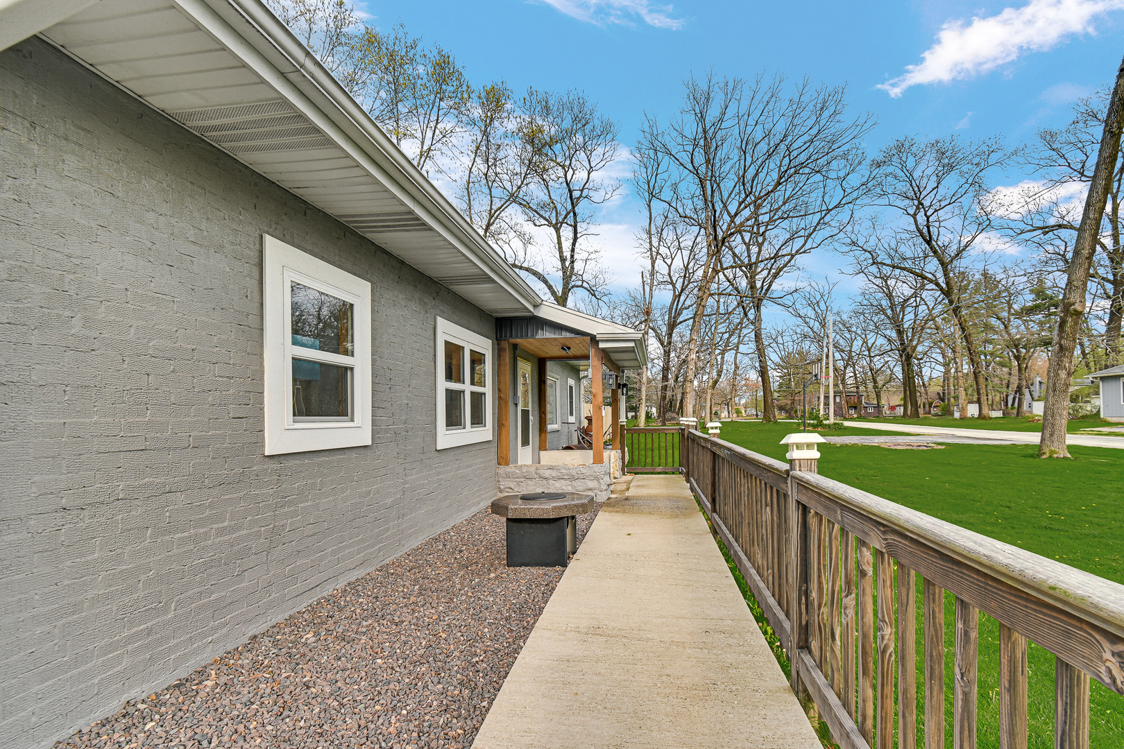 17067 E 3250N Road, Momence, IL 60954