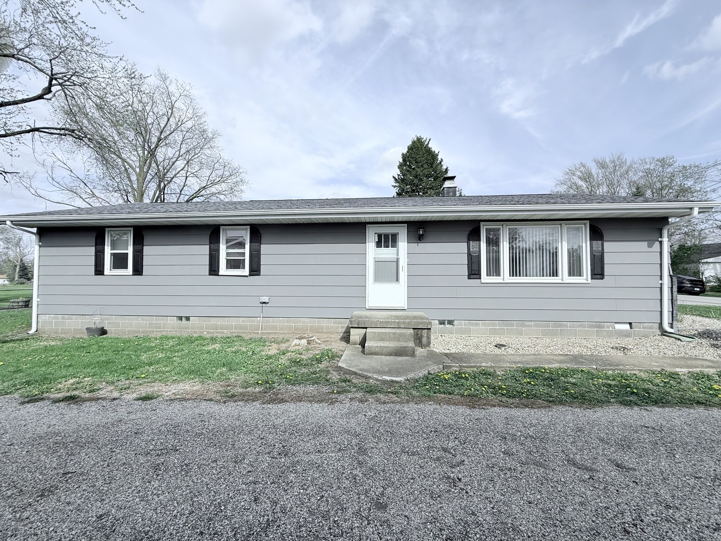 311 E Allen Street, Farmer City, IL 61842