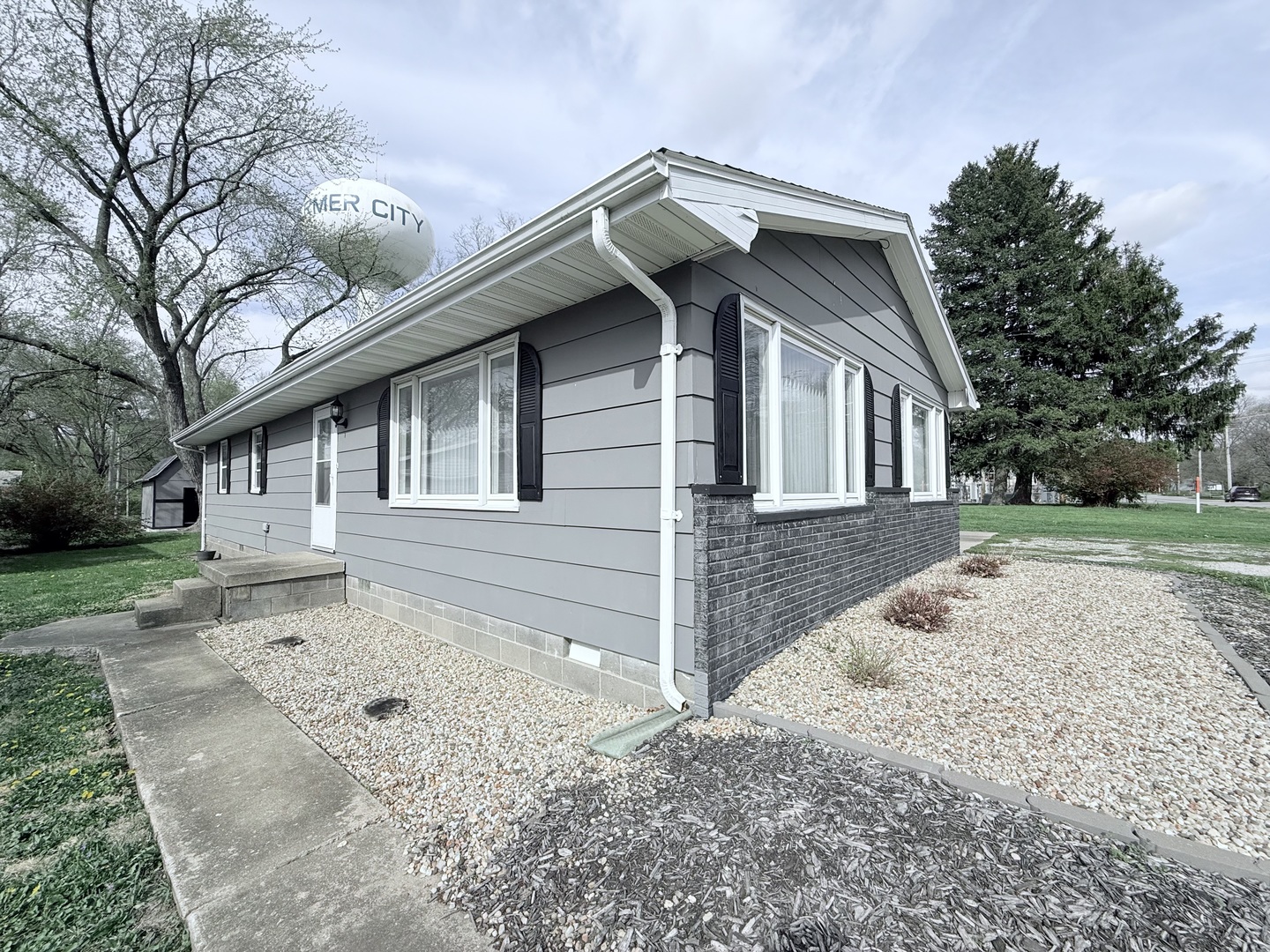 311 E Allen Street, Farmer City, IL 61842