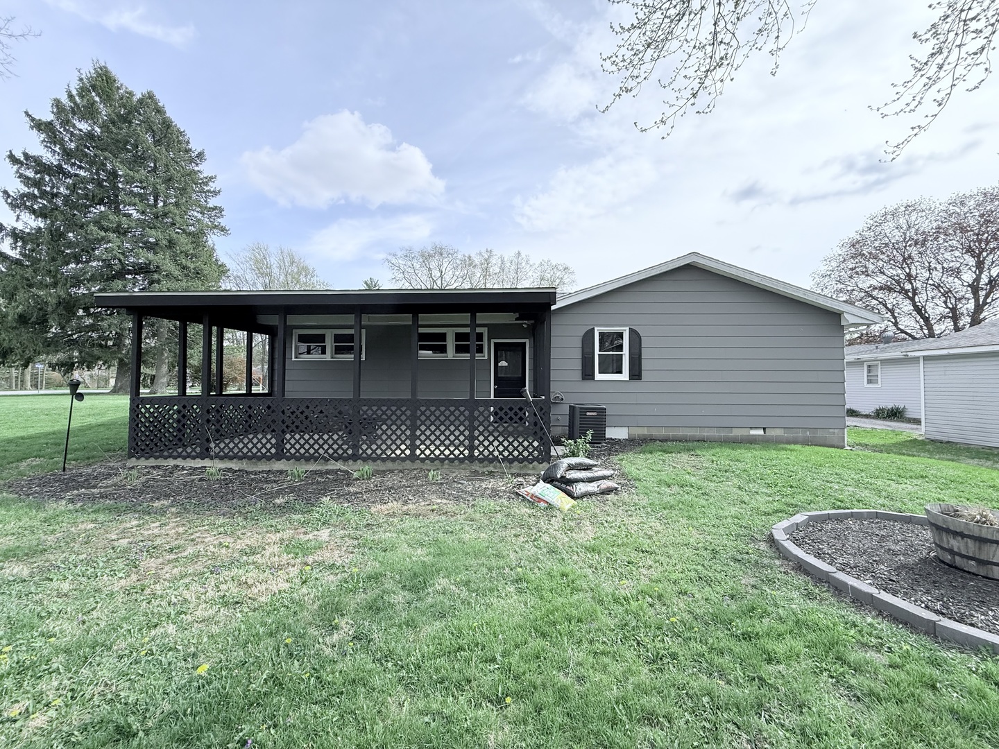 311 E Allen Street, Farmer City, IL 61842