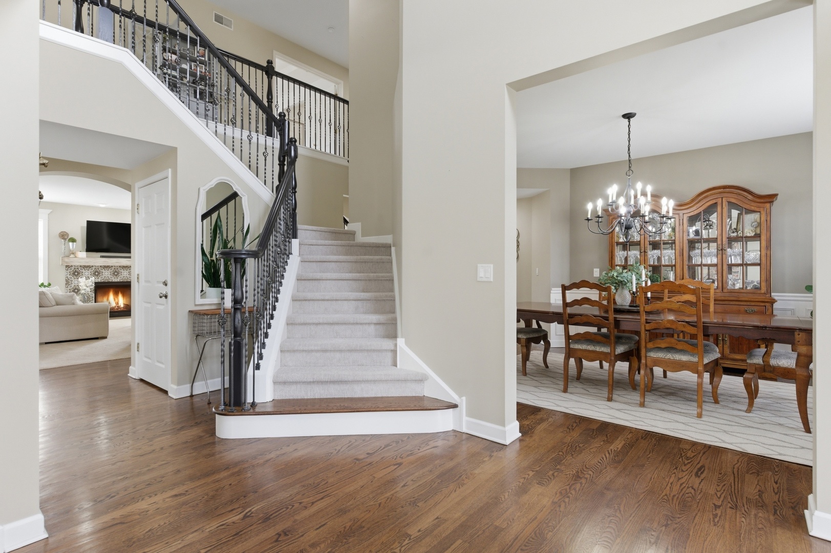 2807 Forest Creek Lane, Naperville, IL 60565