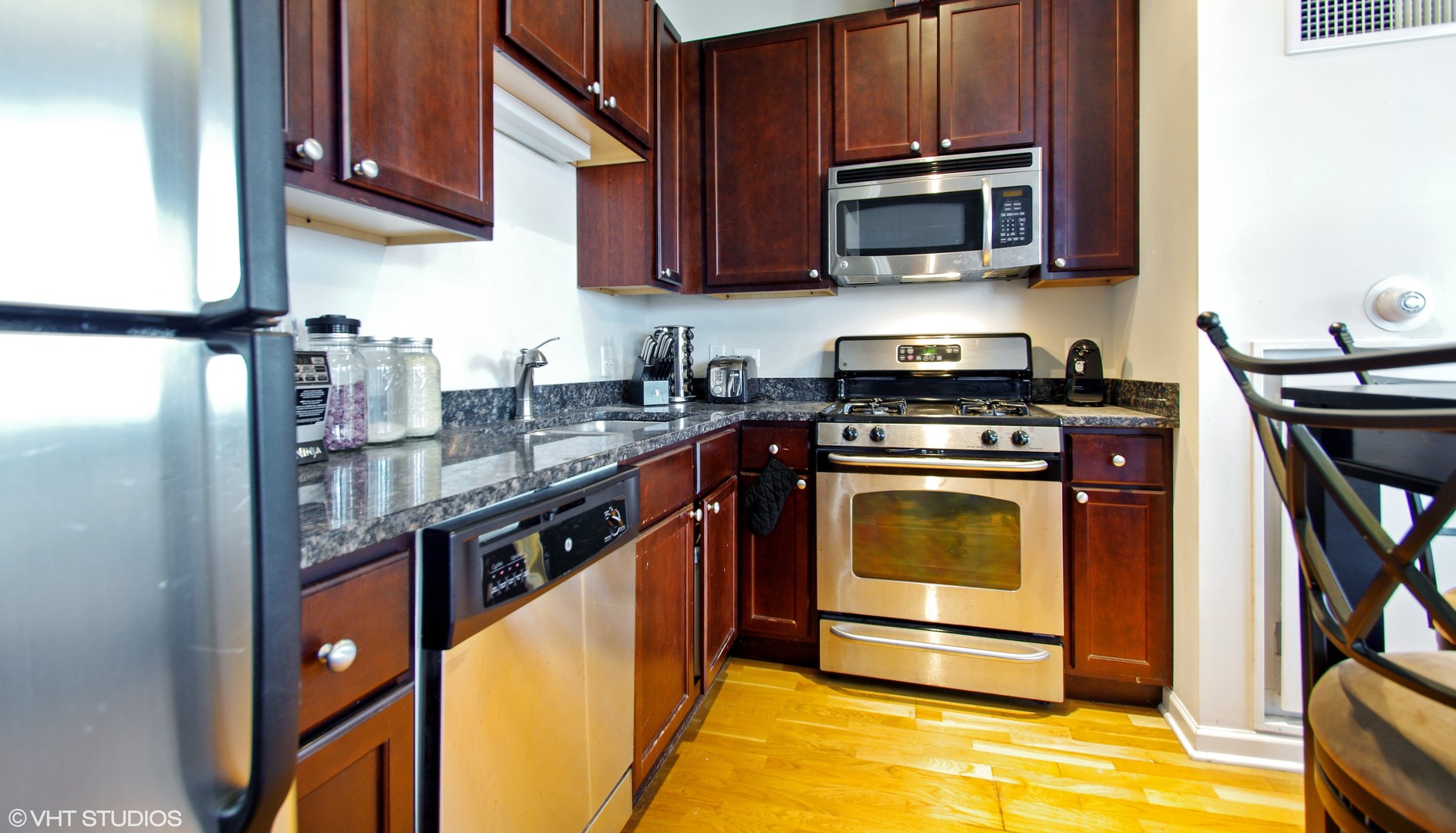 1122 W Catalpa Avenue #414, Chicago, IL 60640