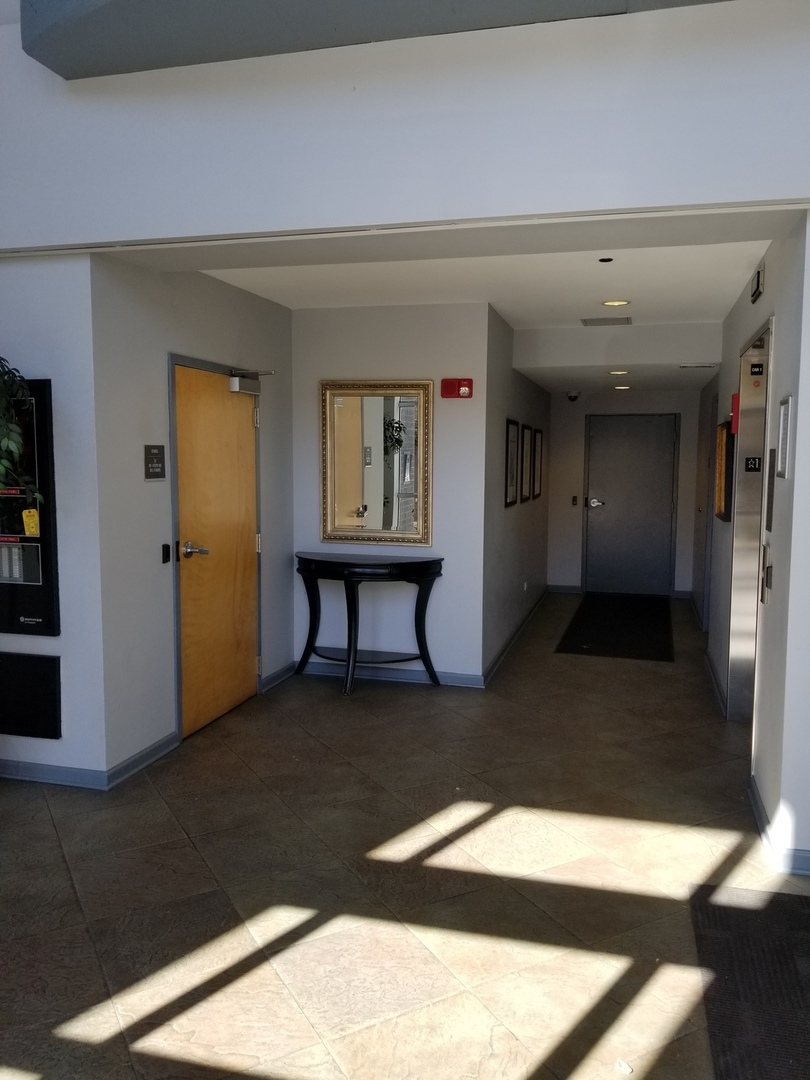 1122 W Catalpa Avenue #414, Chicago, IL 60640