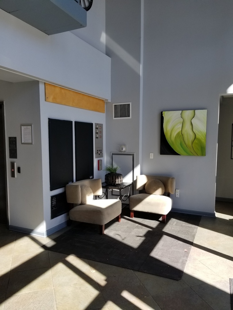 1122 W Catalpa Avenue #414, Chicago, IL 60640