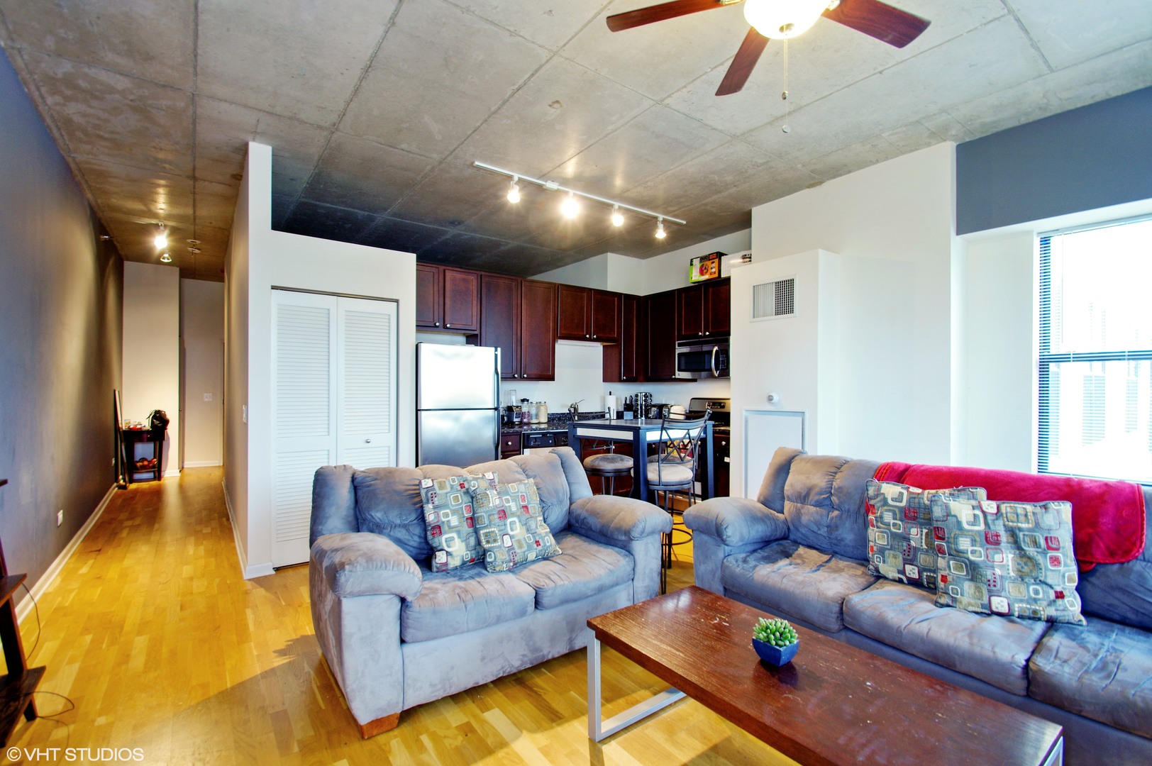 1122 W Catalpa Avenue #414, Chicago, IL 60640