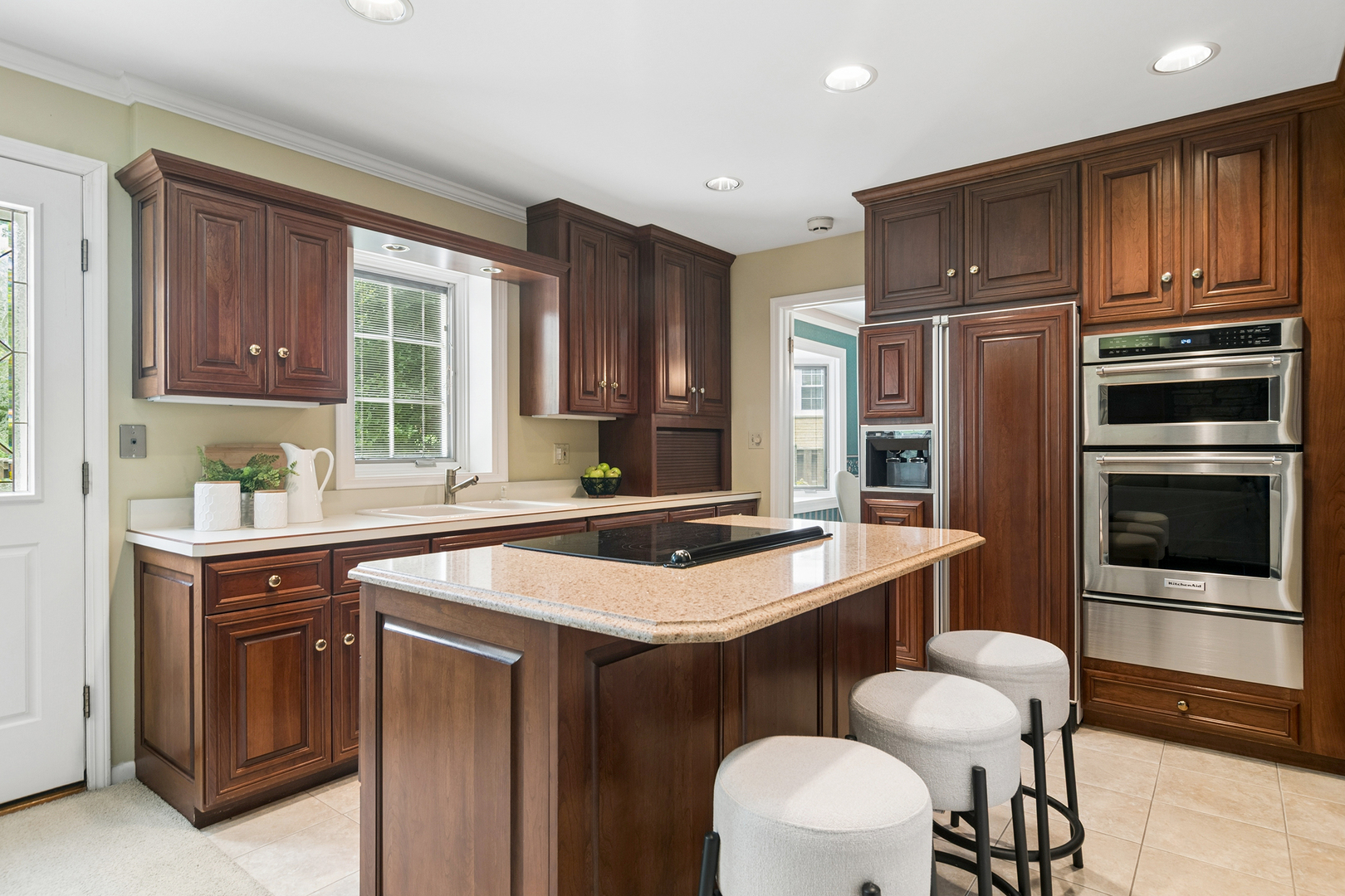 572 E Monterey Road, Palatine, IL 60074