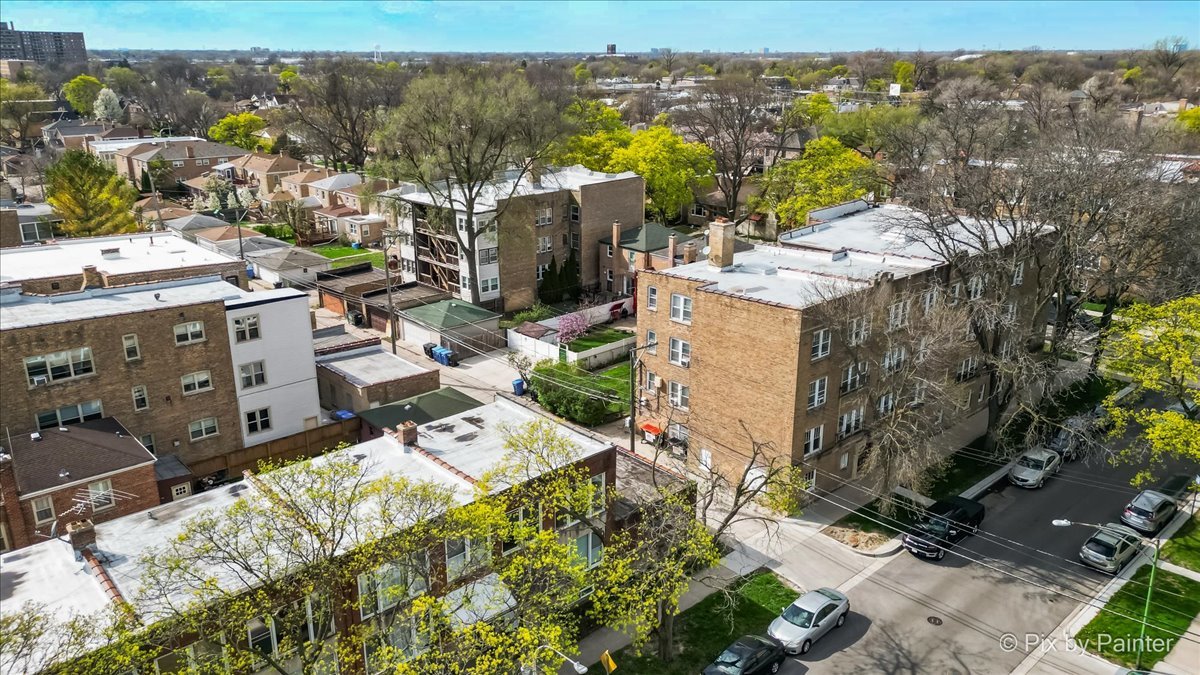 7042 N Washtenaw Avenue, Chicago, IL 60645