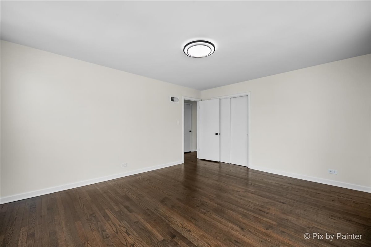 7042 N Washtenaw Avenue, Chicago, IL 60645