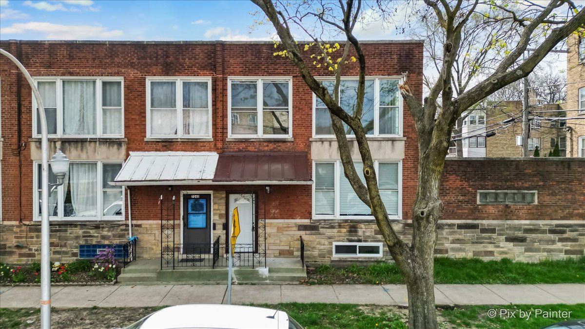 7042 N Washtenaw Avenue, Chicago, IL 60645