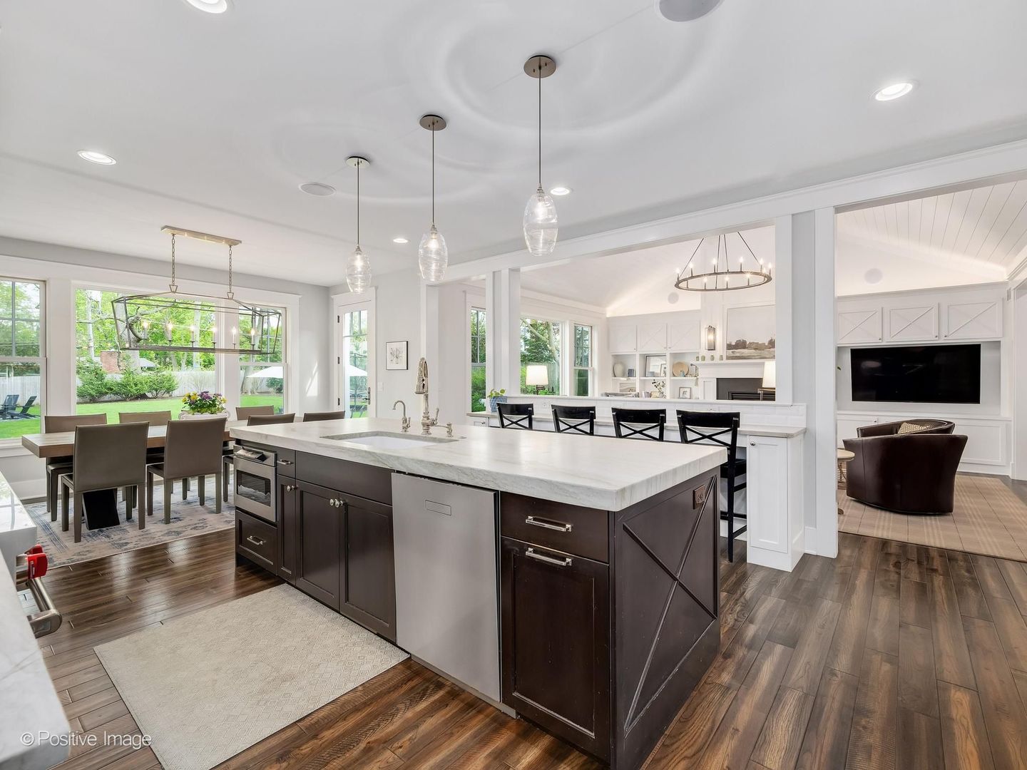 1303 N CROSS Street, Wheaton, IL 60187