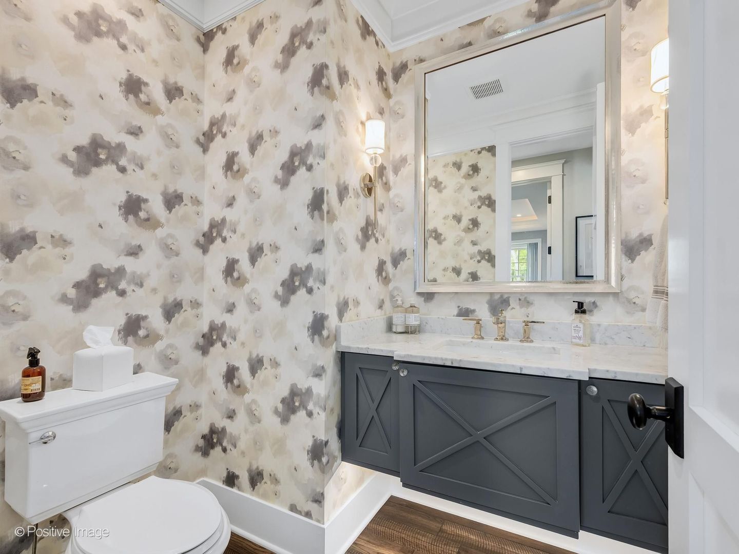 1303 N CROSS Street, Wheaton, IL 60187