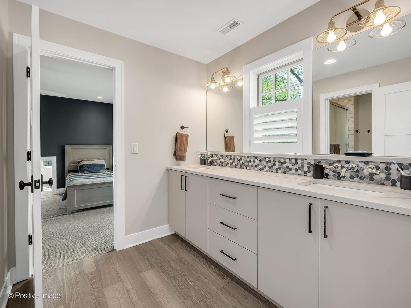 1303 N CROSS Street, Wheaton, IL 60187