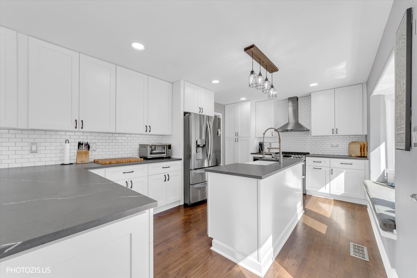 3270 Middlesax Drive, Long Grove, IL 60047