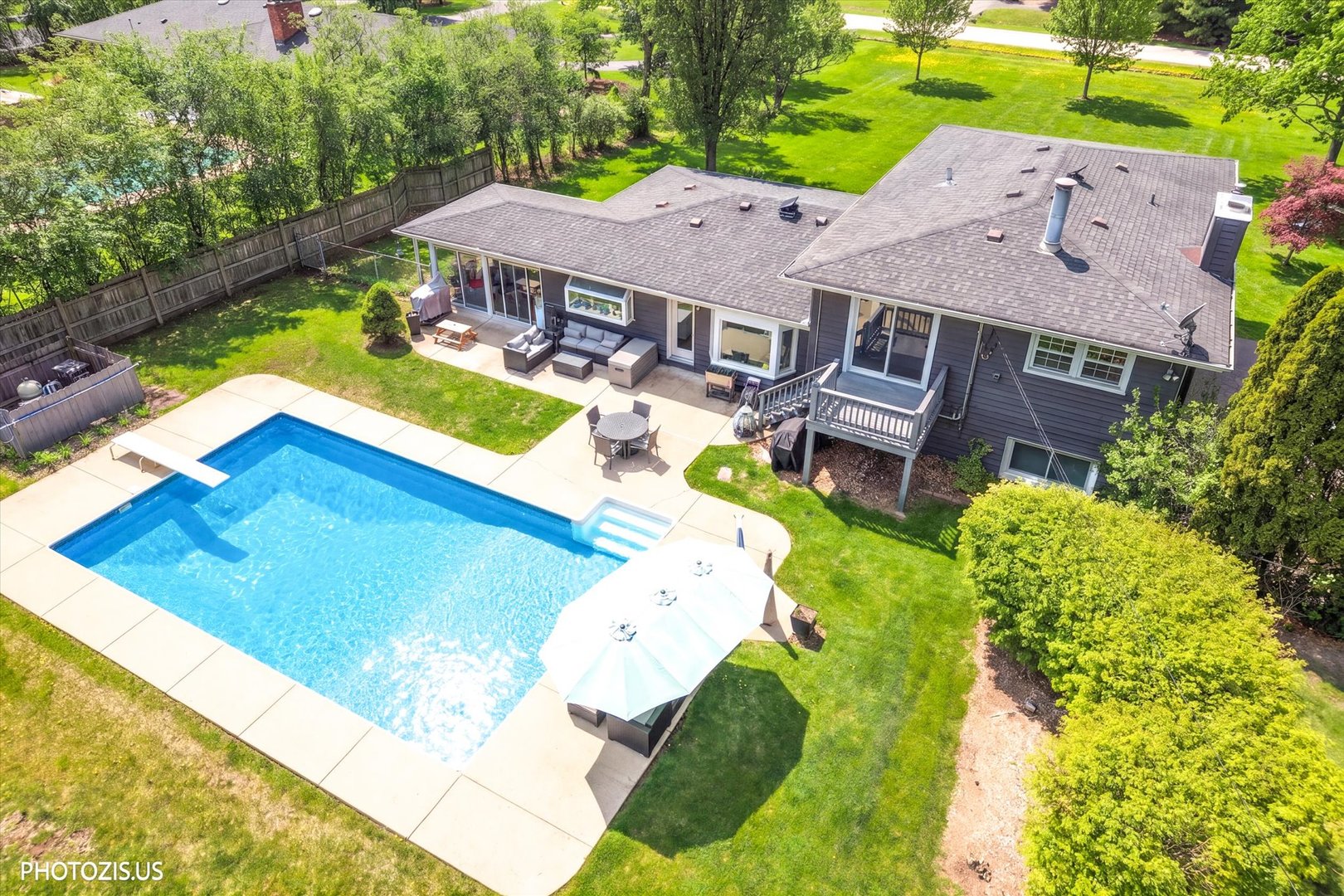 3270 Middlesax Drive, Long Grove, IL 60047