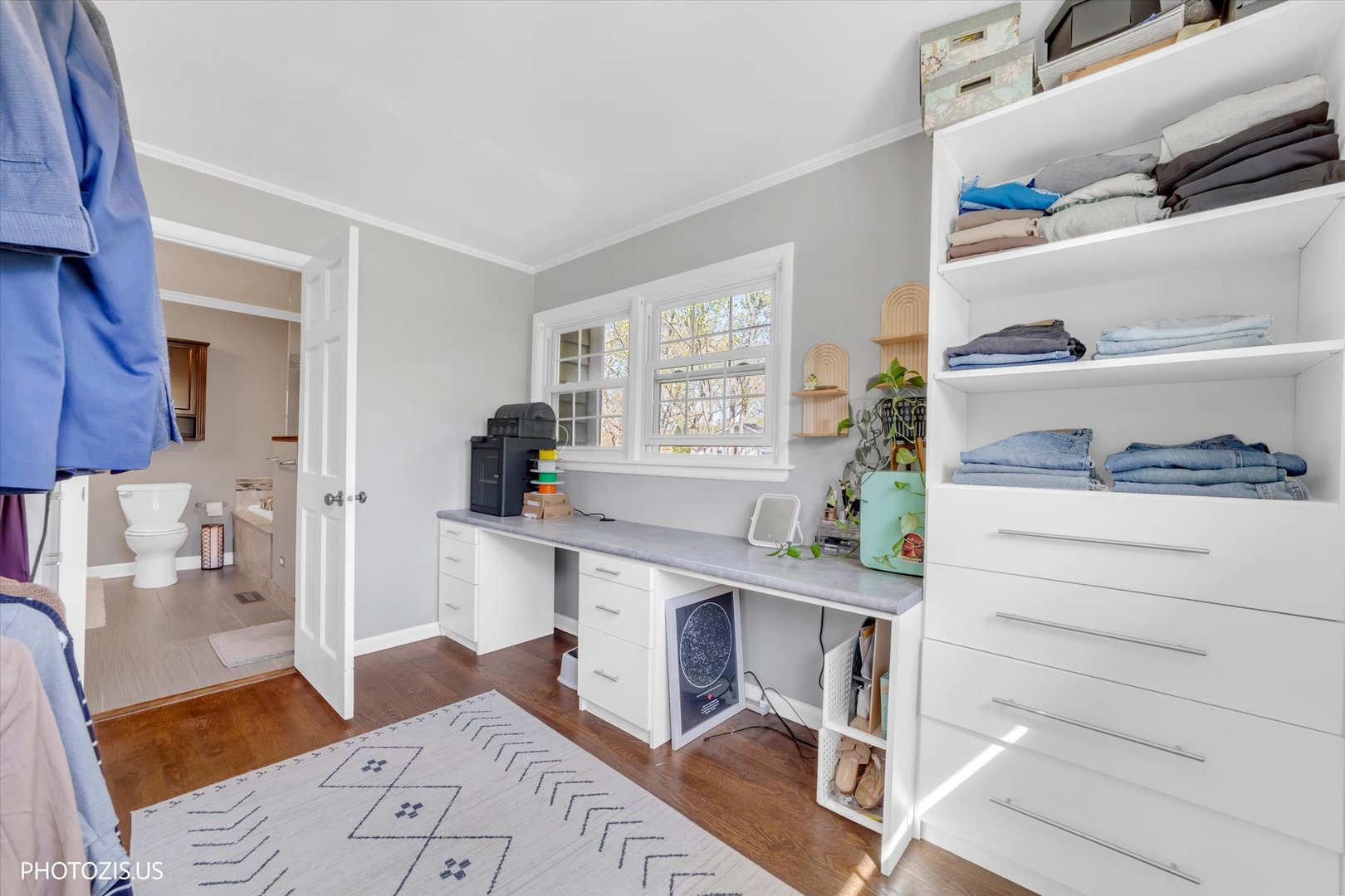 3270 Middlesax Drive, Long Grove, IL 60047