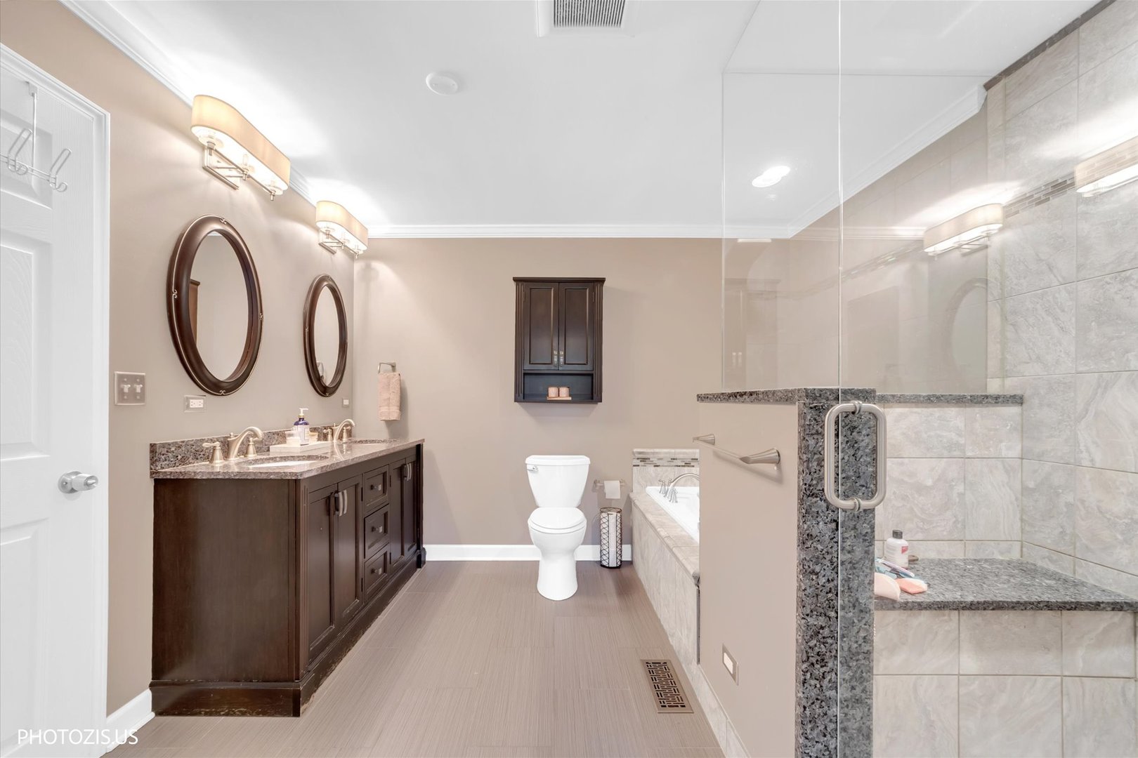 3270 Middlesax Drive, Long Grove, IL 60047