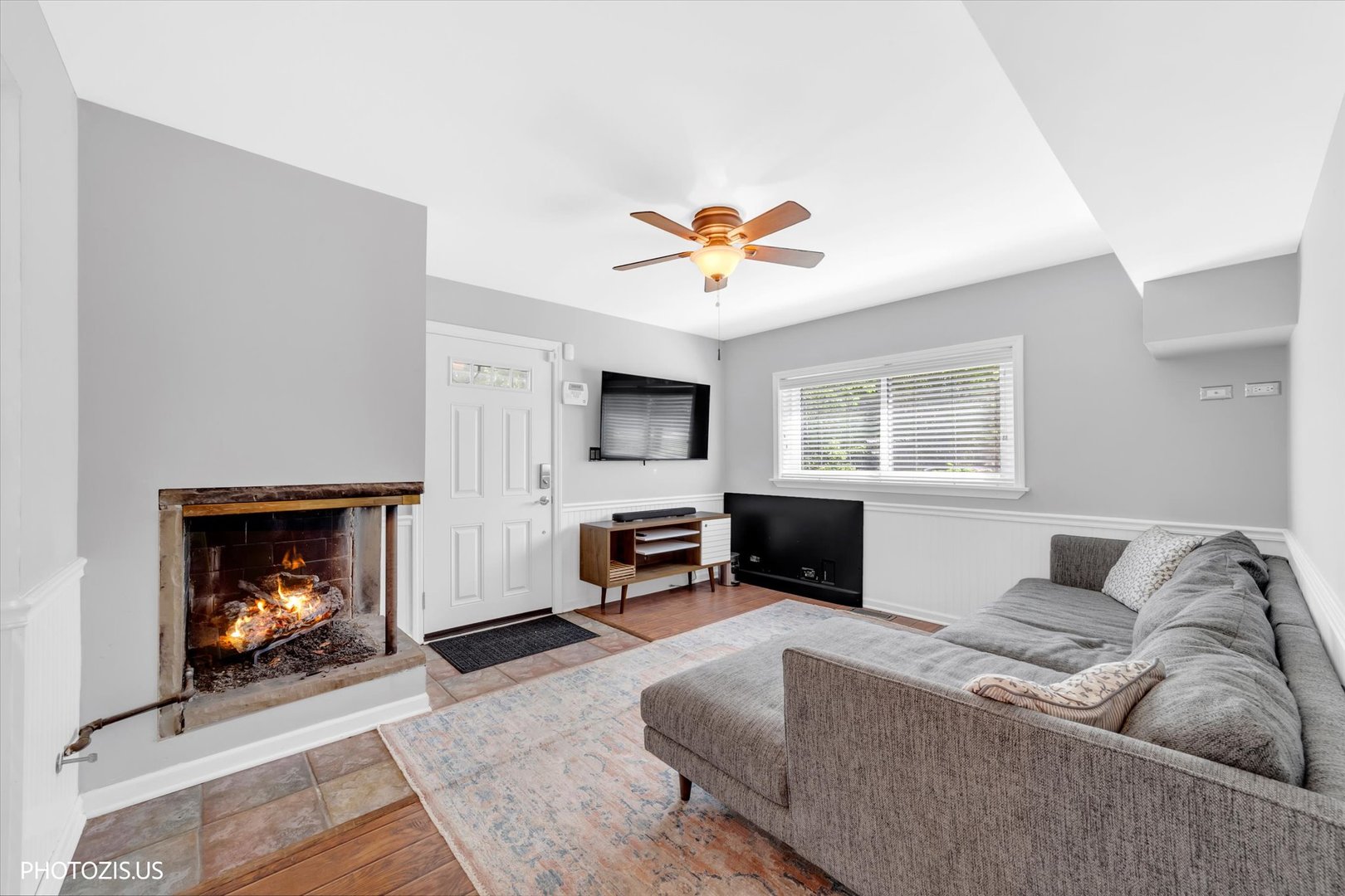 3270 Middlesax Drive, Long Grove, IL 60047