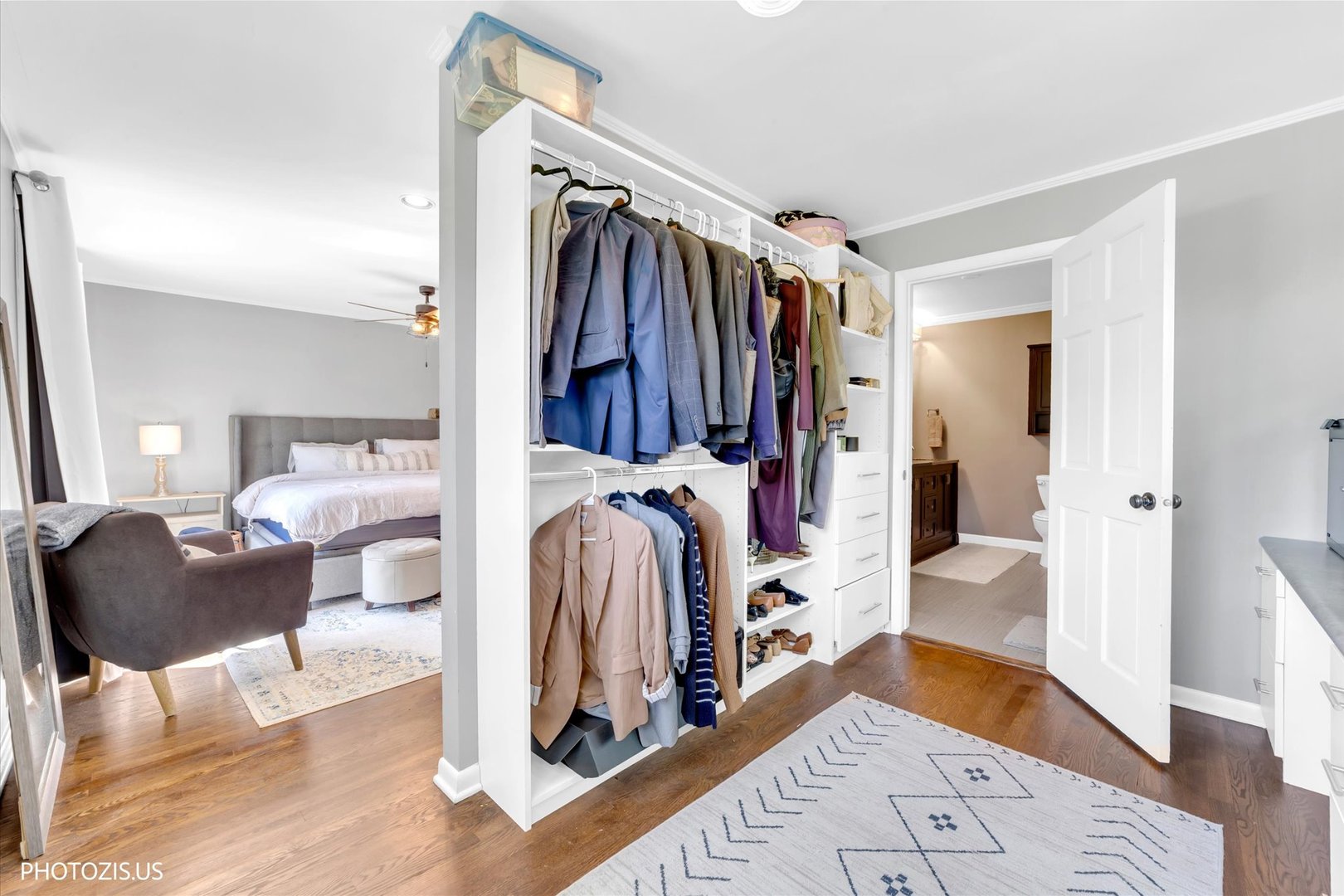 3270 Middlesax Drive, Long Grove, IL 60047