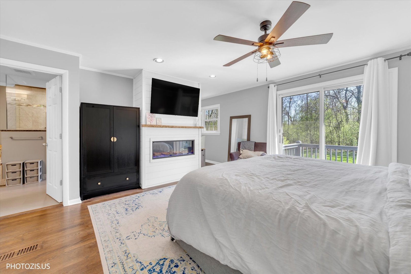 3270 Middlesax Drive, Long Grove, IL 60047