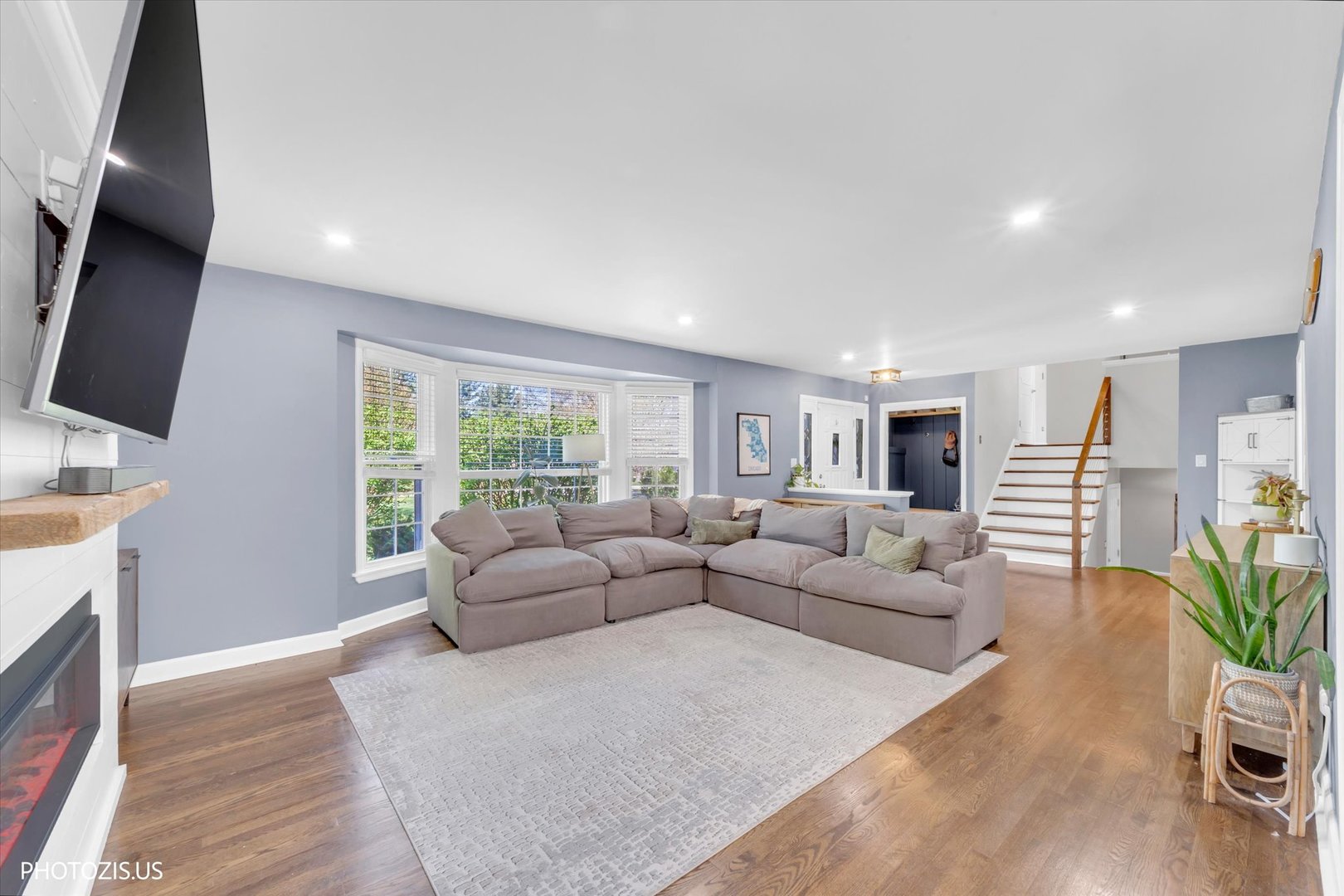 3270 Middlesax Drive, Long Grove, IL 60047