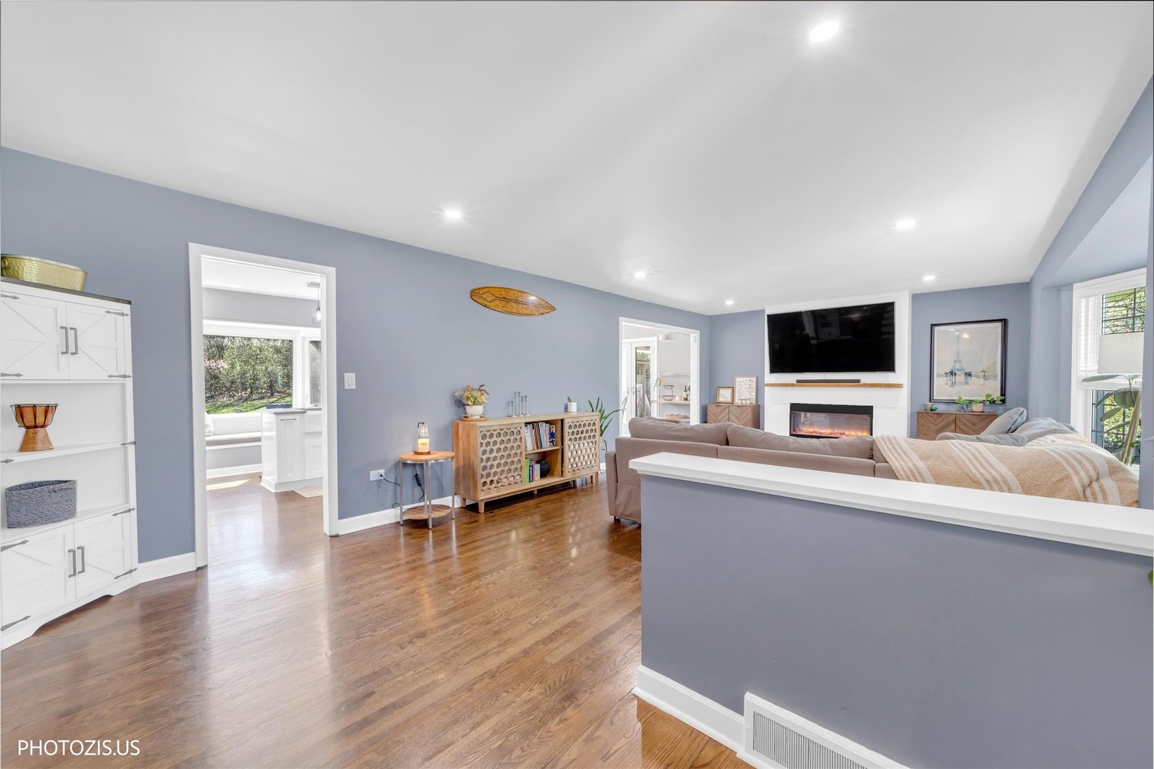 3270 Middlesax Drive, Long Grove, IL 60047