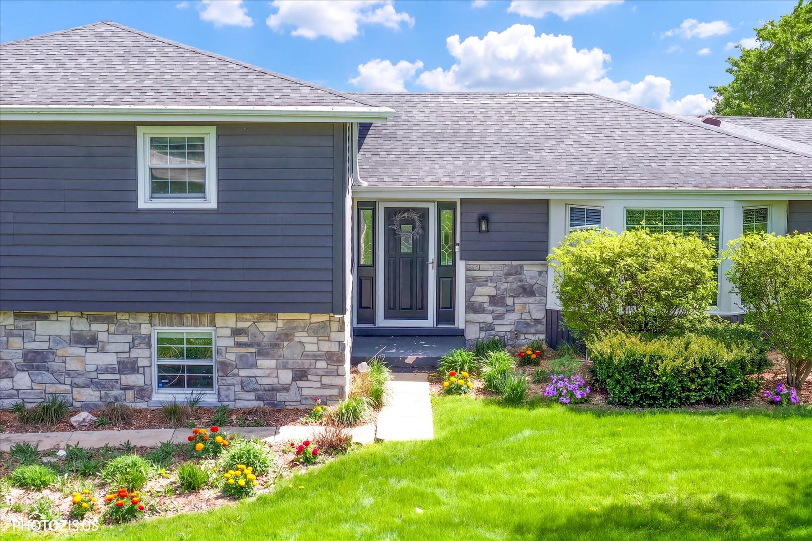 3270 Middlesax Drive, Long Grove, IL 60047