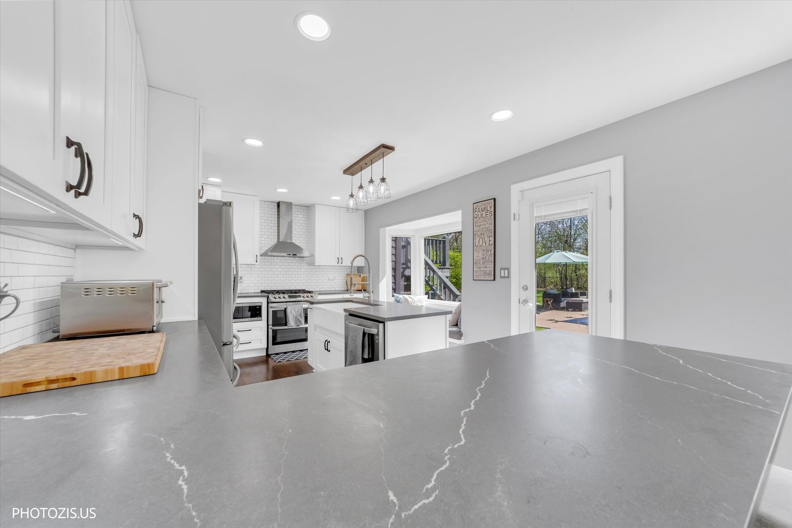 3270 Middlesax Drive, Long Grove, IL 60047