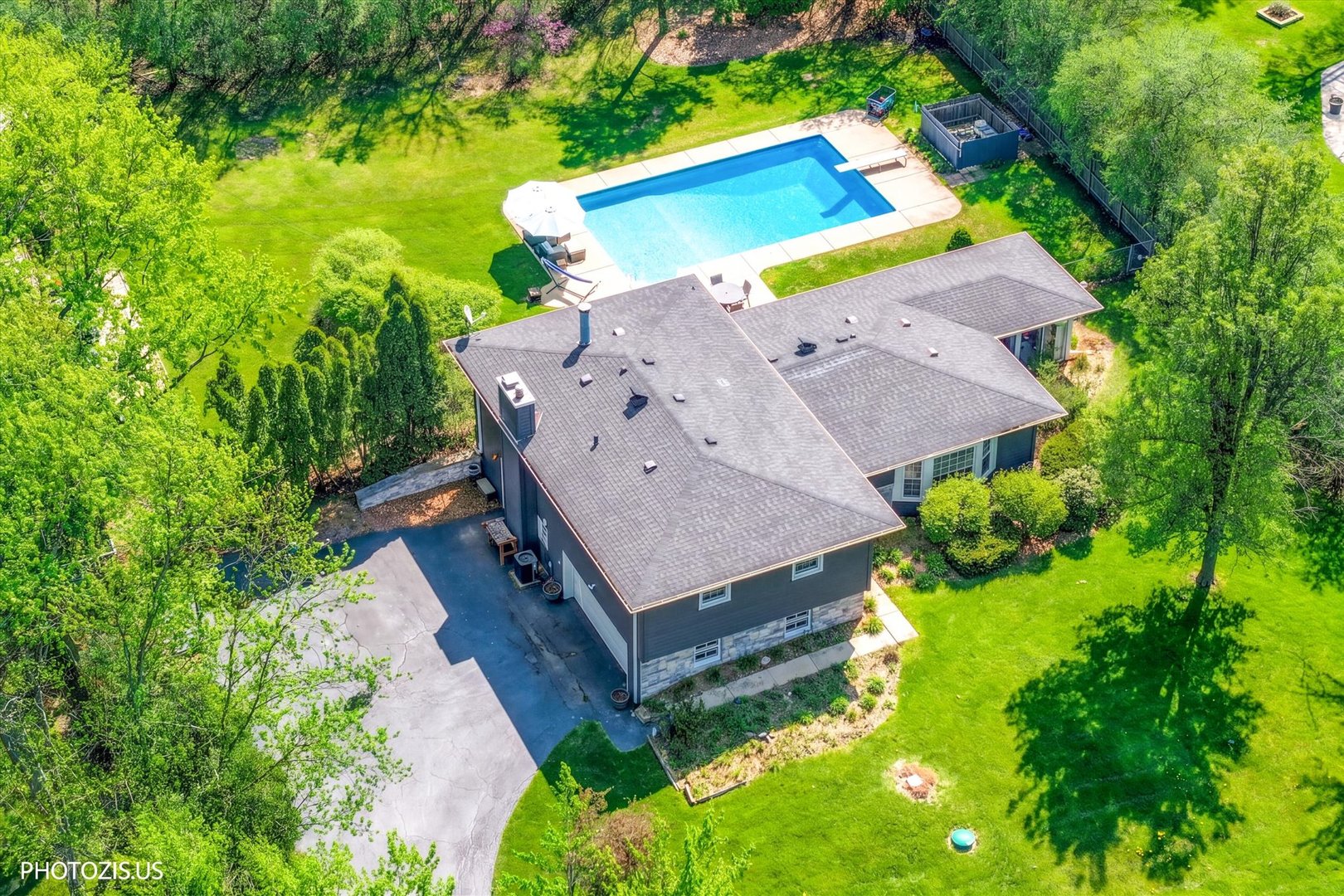 3270 Middlesax Drive, Long Grove, IL 60047