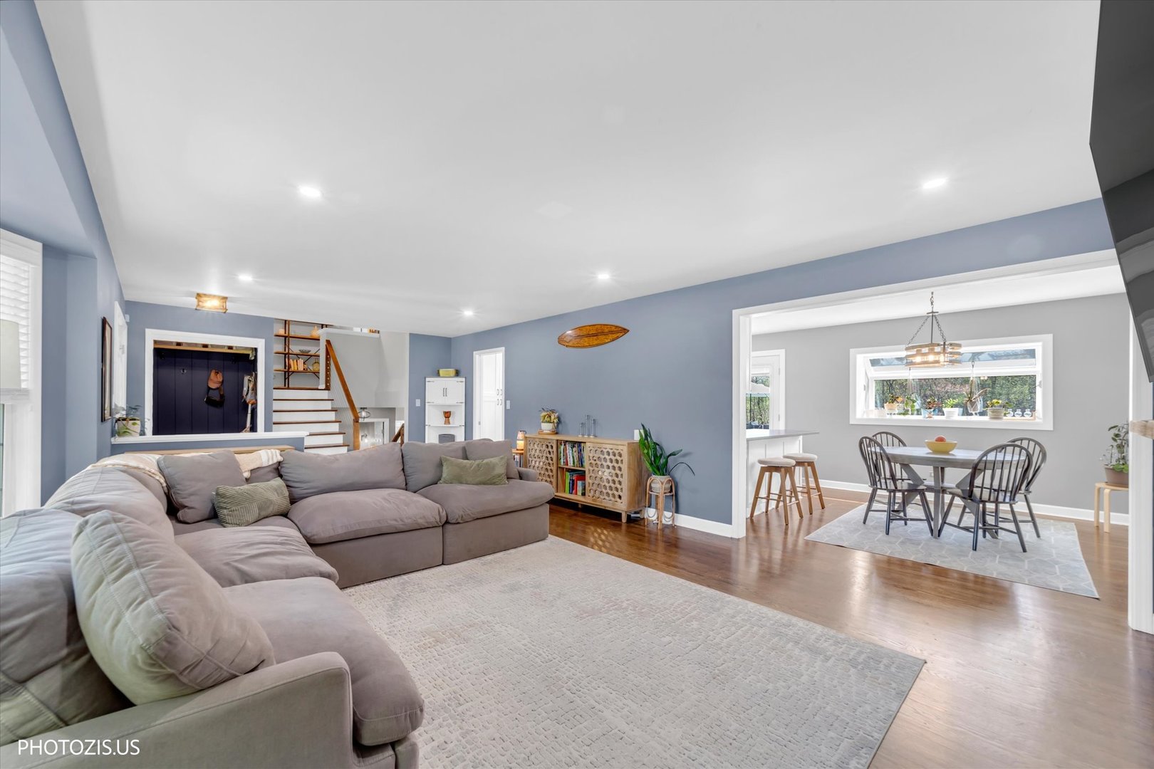 3270 Middlesax Drive, Long Grove, IL 60047